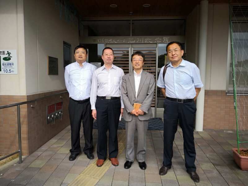 对外交流部主任张彪,卫生管理系主任刘建国随同参加了考察.