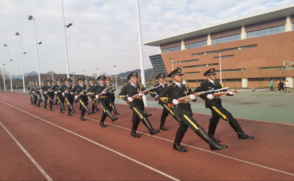 英姿煞爽"国旗班"-遵义医药高等专科学校