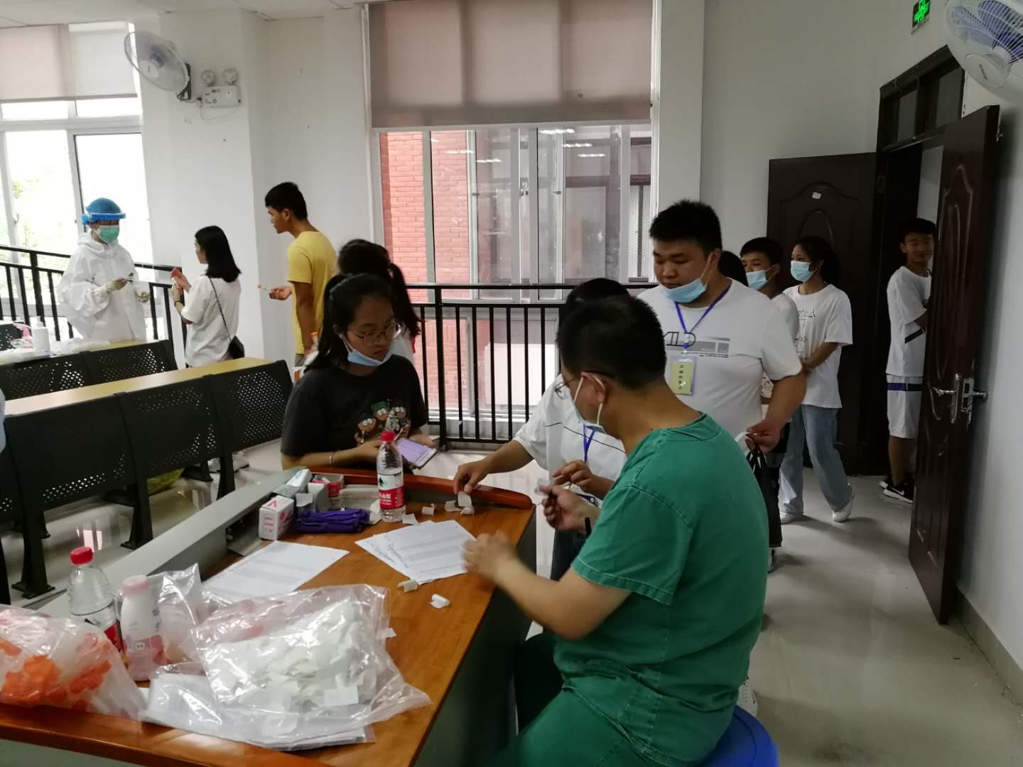 核酸检测现场