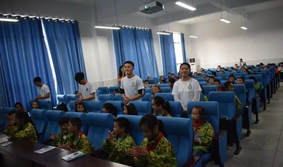 我支部同学与二小学生结对